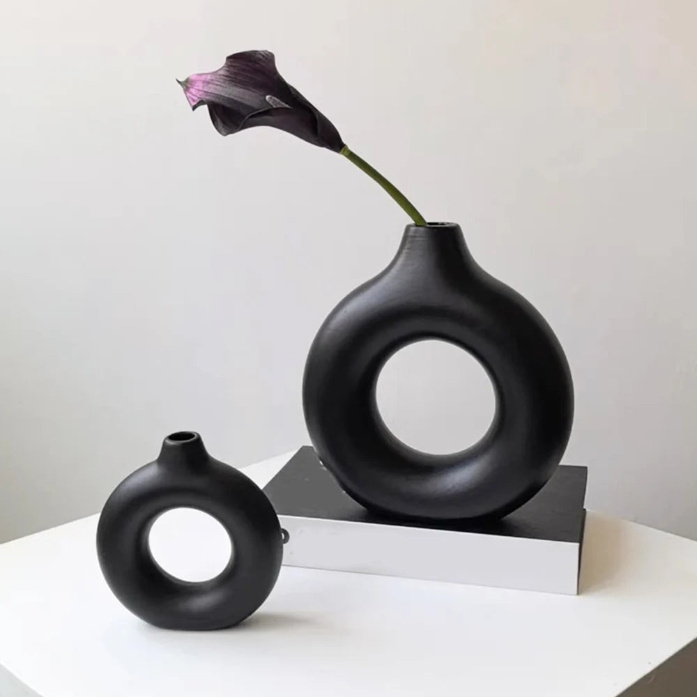 Minimalist Black Plastic Vase – Donut Shape for Wedding & Home Decor