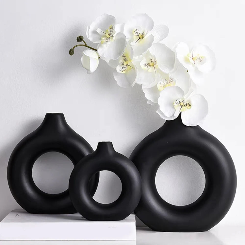 Minimalist Black Plastic Vase – Donut Shape for Wedding & Home Decor