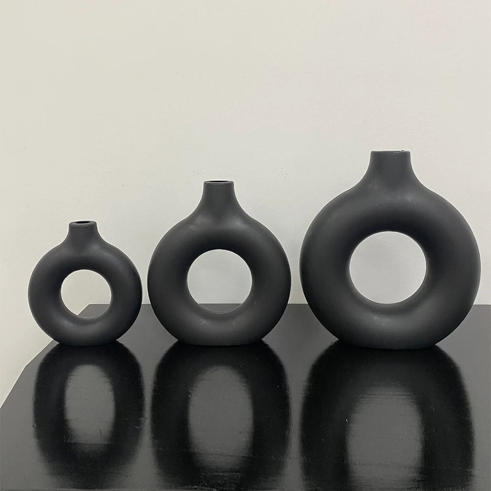 Minimalist Black Plastic Vase – Donut Shape for Wedding & Home Decor