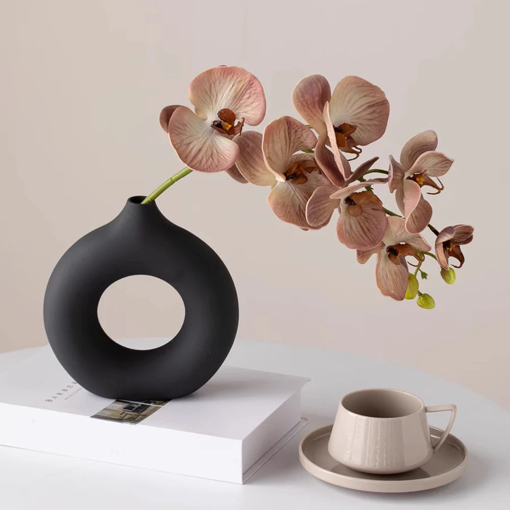 Minimalist Black Plastic Vase – Donut Shape for Wedding & Home Decor